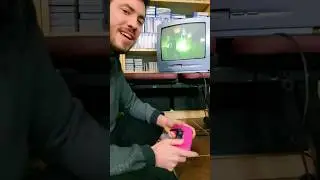 Jouer &agrave; la PS5 sur une t&eacute;l&eacute; cathodique #ps5 #retro #tv #experiment #insolite
