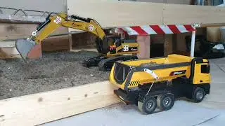 huina 580 loading dump truck 573 indoor 🚧💪🏻🦺#neiperte#huina1580#modellismo#feed#rctoys🦺🔝💣