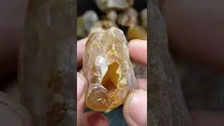 Batu Anggur Chalcedony Combong Sakral