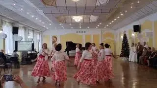 Вальс в исполнении школы танцев 