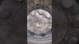 Cleaning a Truck's Wheel Hub 💨