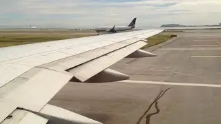 United Airlines Boeing 757-200 [N598UA] parallel takeoff from SFO