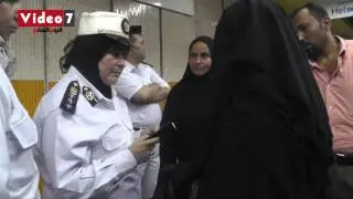 بالفيديو   تفتيش الأمن لحقائب السيدات بمحطة مترو سعد زغلول