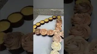 Ombr&eacute; pull apart cake 🥰😍 #customcakes #customcupcakes #cakedesign #smallbusiness