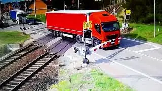 IDIOTS VS TRUCKS Crash Most idiots & Dangerous Truck Fails Compilation