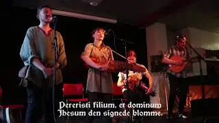 Mit hjerte br&aelig;nder hedt som b&aring;l (Live at Gyngen)
