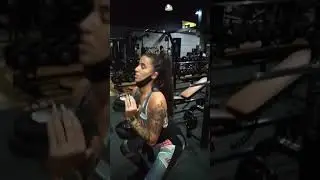 AGACHAMENTO PESO FRONTAL, adapta&ccedil;&atilde;o para aluno iniciante.