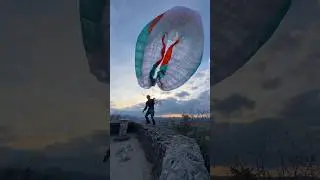 No space for mistakes 🫣 #throwandgo #paragliding #takeoff 🤳@stoegex