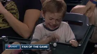 MIN@LAA: Young fan has major trouble opening peanut