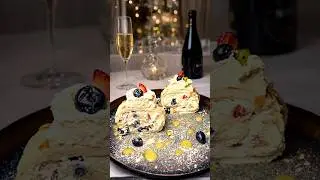 Delicious Pavlova Roll Recipe with mascarpone, cream, strawberries and blueberries! #shorts