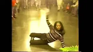 Self-Confident Queen - Vogue (Ha) (Official Music Video)