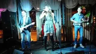 26/04/2013 - Bond and Gold (Live)(BlackBerry Cafe) - 001