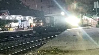 12213 Toofan Duronto overtaking 11302 Udyan Express at Yadgir railway station | Indian Railways