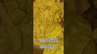Palak recipe | Maida ki puri | Sooji ki recipe | #trending #shorts #viralvideo  #puri  #snacks #food