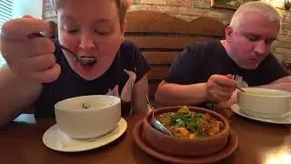 Мукбанг ЛУЧШЕЕ грузинское кафе в Питере! БЕЗУМНО вкусно и НЕДОРОГО! Хинкали, Хачапури, Уха и Харчо