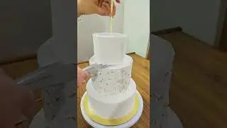 how to stack three tier cake