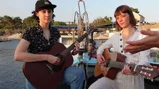 Raveloe & Tamara van Esch - The Boughs (live)