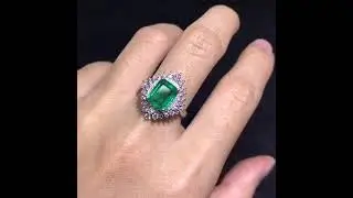 2.50 Ct Emerald Ring 18Kt White Gold with 0.7 Ct Side diamond in pave setting Engagement Wedding