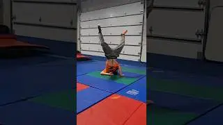 Learning to Breakdance! Part 1 #breakdance #funny #comedy #acrobatics #freerunning #breakdancers