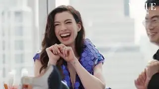 アン・ハサウェイがVOGUEオフィスで華麗に変身！| VOGUE JAPAN