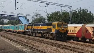 RAJASTHAN humsafar overtake utkrist rake passenger train in INCHHAPURI station