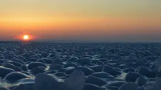A balatoni j&eacute;g &eacute;s a naplemente (Ice field of the Lake Balaton and a sunset) 19/01/2026