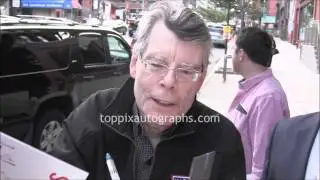Stephen King - Signing Autographs at 