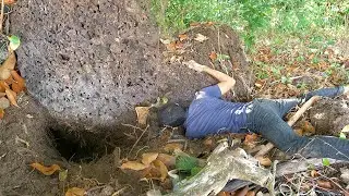 Survival Beach - Found King Crab Hole Under Rock