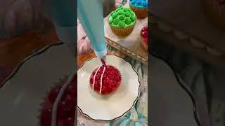 Chocolate M&M Candy to Make Amazing Little Cupcake &ldquo;Pies&rdquo; for Thanksgiving - Happy Bake Day