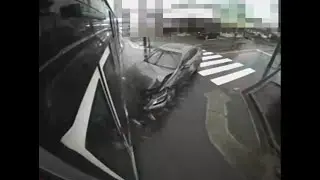 ドラレコ映像（バスのカメラが捉えた交通事故の瞬間⑫）