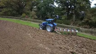 Ploughing in the ￼new Holland t7 
