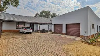 4 Bedroom House For Sale in Sunward Park
