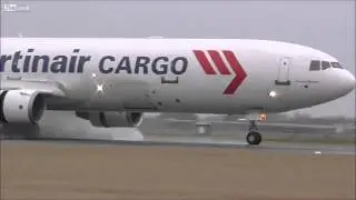 FULL THRUST REVERSER on this Martinair MD-11 very wet runway