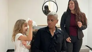 Ela permitiu que sua filha fosse mimada com uma mulher grávida sem saber quem ela era....