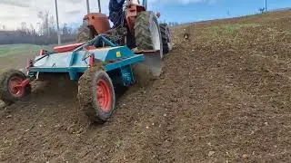 Preparazione terreno con nuovo ranghinatore per sassi