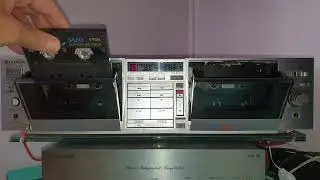 Hitachi stereo casette tape deck D-W700 (1983) hib&aacute;s / defective