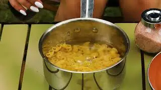 A foreign girl camps alone in the woods, cooking pasta. 24 hours Alone in Mountains 