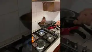How to toss a wok/pan