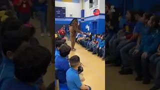 Military dad disguised as school mascot reunites with daughter 🇺🇸 #shorts