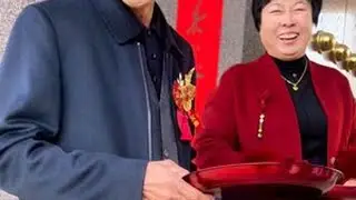 闫家有喜事，亲友共团聚，笑语盈盈间，亲情暖人心。主家热情招待诚意满，亲友百忙抽身登门贺。好一派喜气洋洋热闹景象。恭祝两位新人：新婚喜成，笙第和鸣，赤绳系定，白头永偕。#纪录美好生活 #结婚习俗 ...