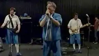 DEVO live 