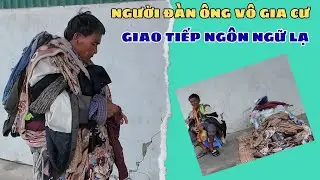 Người Đàn Ông Ăn Mặc Như Cái Bang Vô Gia Cư Đi Lang Thang Khó Giao Tiếp