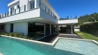 Casa em condomínio fechado, Cacupé Florianópolis Sc R$7.800.000,00 / 4 suítes. 