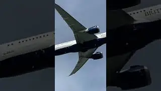 VERY LOW British Airways Boeing 787-8 Dreamliner (BA93) Takeoff from London Heathrow 09R #shorts