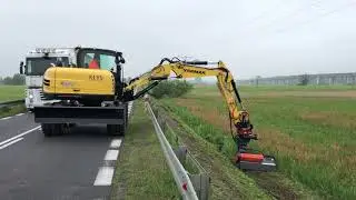 Koparka YANMAR B95W koszenie drogi wojew&oacute;dzkiej