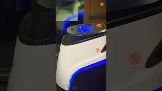 Путешествия, 2. Робот уборщик. Radisson Blu Hotel, Zurich Airport robot -cleaner.