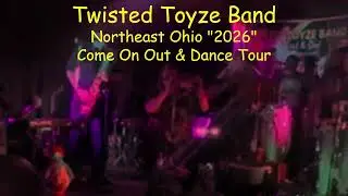 Twisted Toyze - 