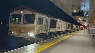 66721 & 66771 Arrive and Depart Oxford (21/12/22)