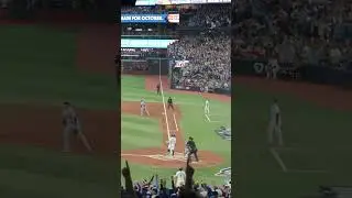 Bo Bichette just unleashed one of the coldest bat flips ever 🥶