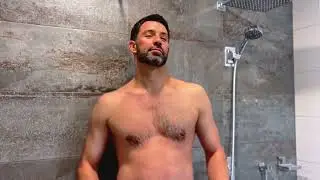 R&uuml;ckenbutler Werbespot R&uuml;cken m&uuml;helos reinigen unter der Dusche